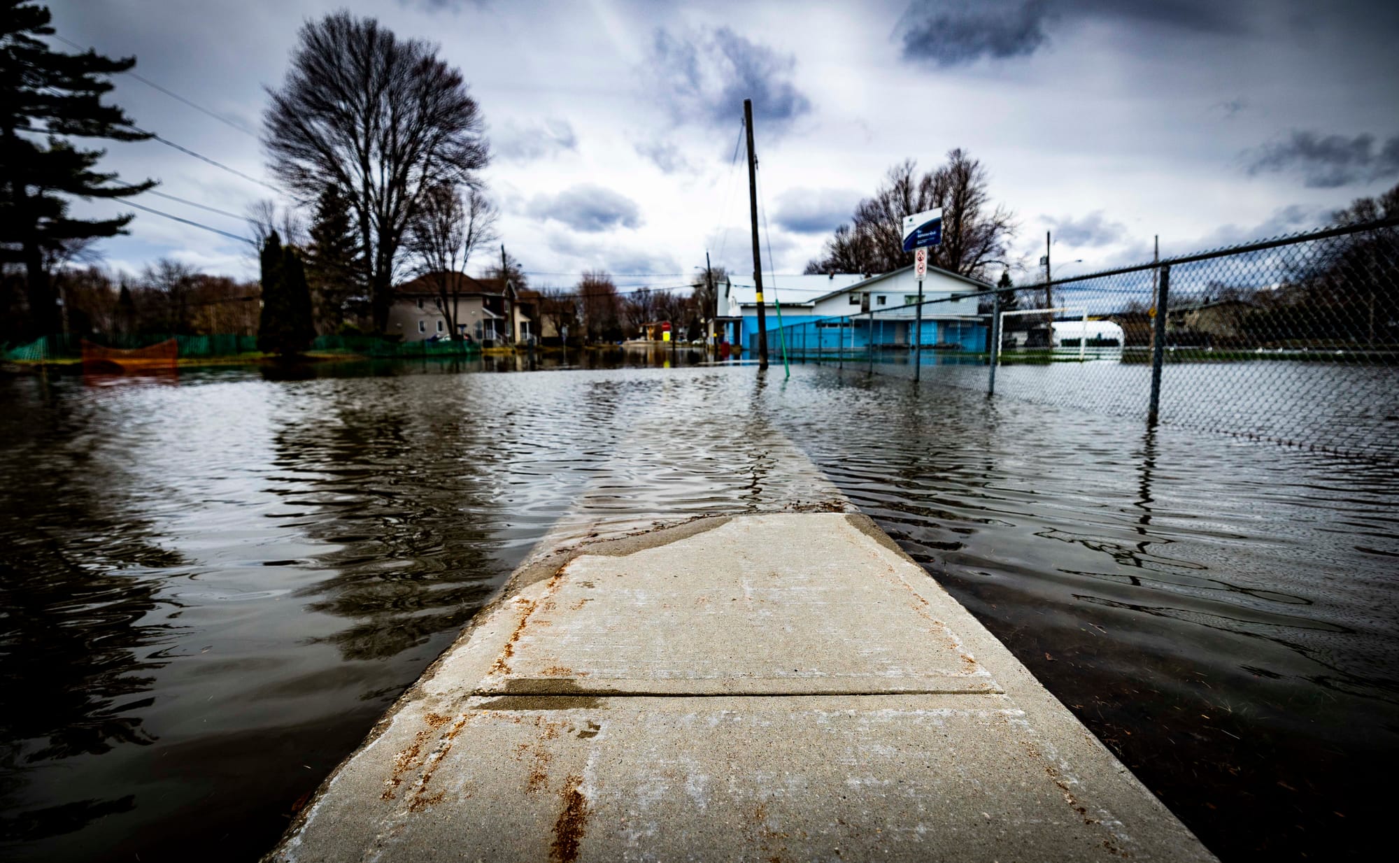 INQUIÉTUDES, SOLIDARITÉ ET DRÔLE D'IDÉE